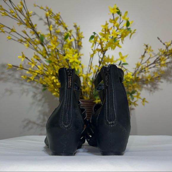 * Michael Antonio Black Gladiator Sandals - Size 8.5 M - Picture 5 of 9